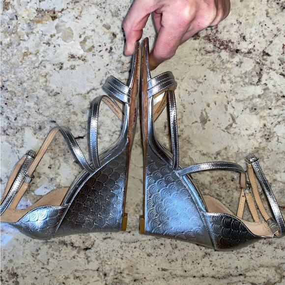 Badgley Mischka $389 Womens Size 7.5 Melaney II Silver Wedge Dress Sandals EUC - Picture 9 of 15